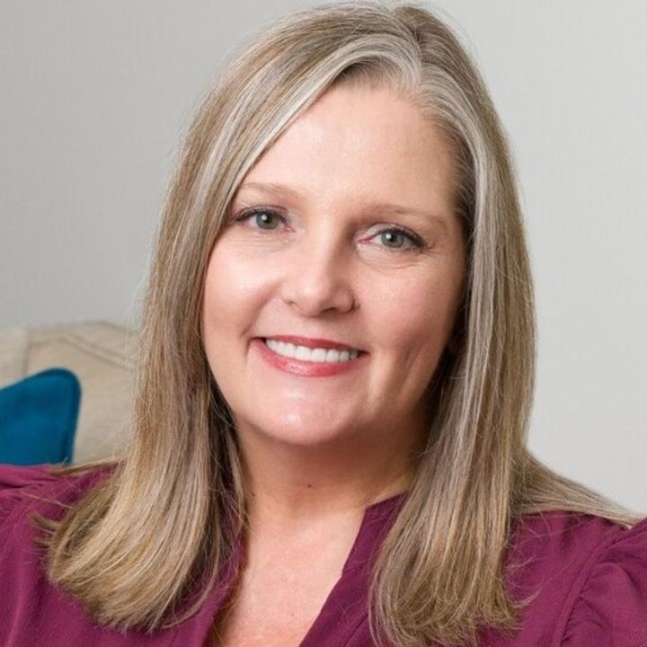 Scheiner, Danielle - PHOTO 2025  email - Danielle sitting-headshot