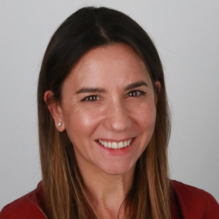de Almeida, Gaby - Headshot Cropped 1